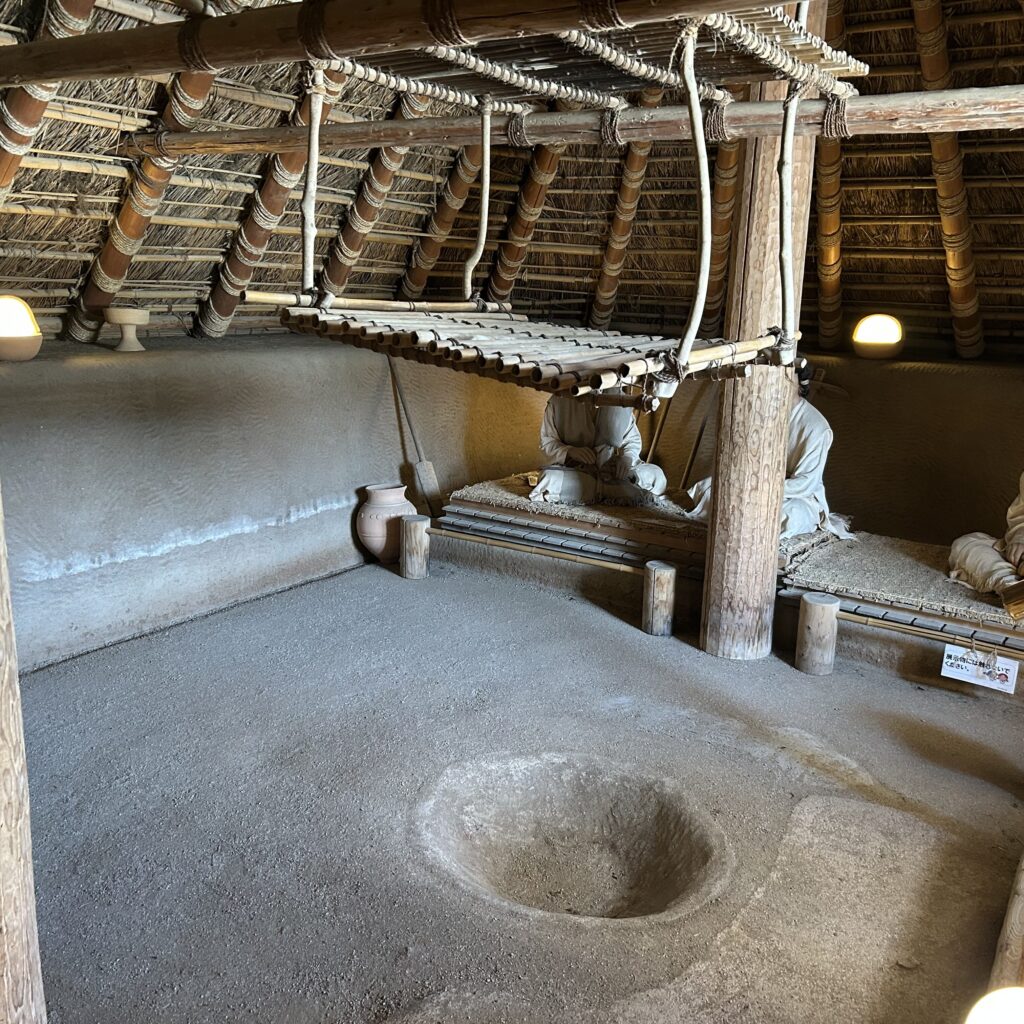 竪穴式住居の内部